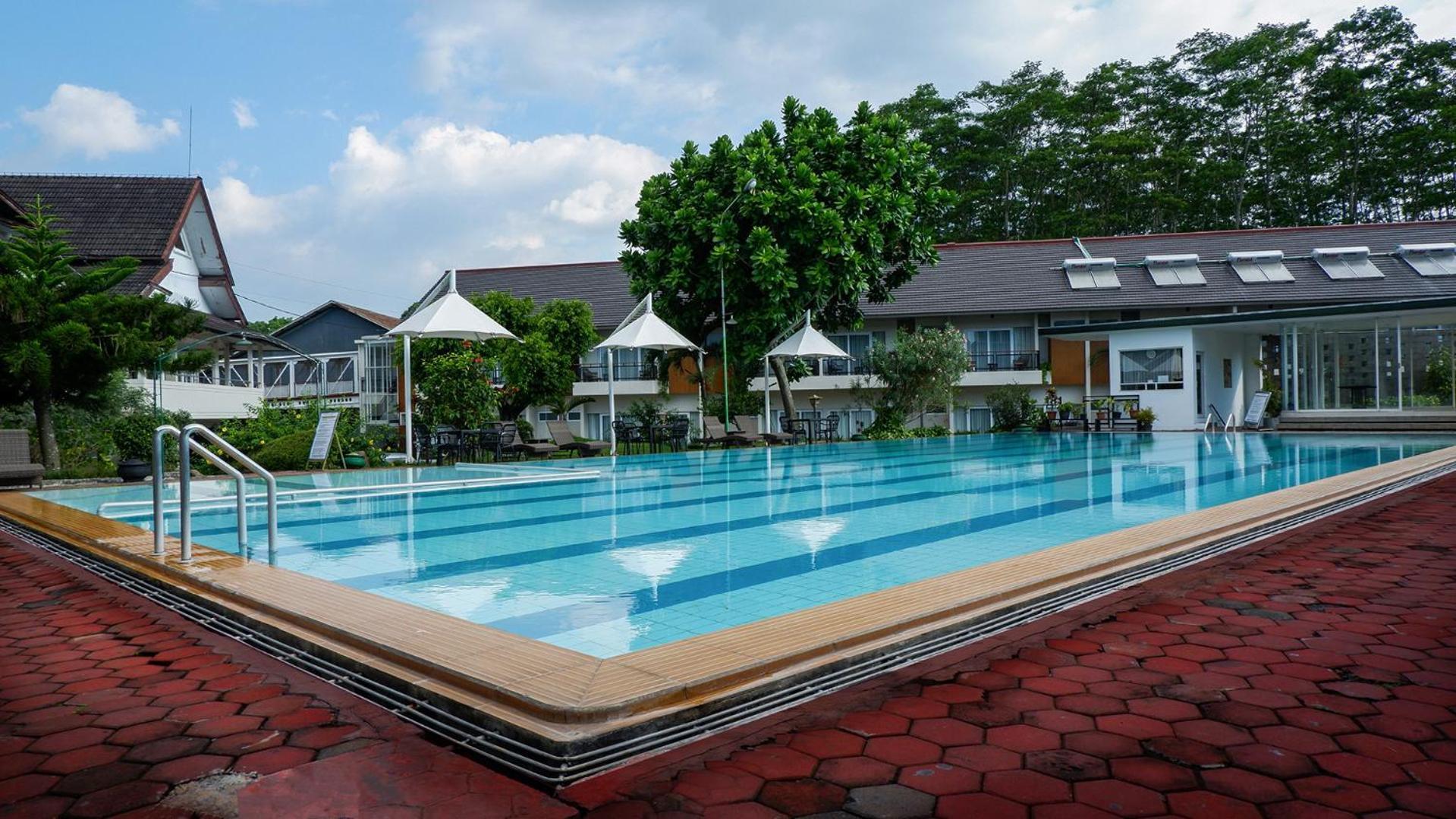 Front One Resort Magelang Eksteriør bilde