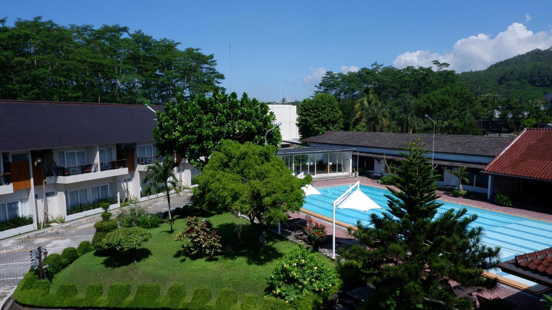 Front One Resort Magelang Eksteriør bilde